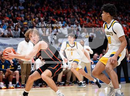 Thumbnail 2 in St. Ignatius vs. Hayes (OHSAA Division II Semifinal) photogallery.