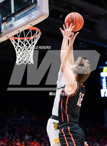 Thumbnail 2 in St. Ignatius vs. Hayes (OHSAA Division II Semifinal) photogallery.