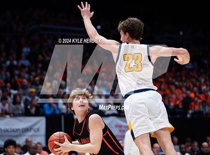 Thumbnail 3 in St. Ignatius vs. Hayes (OHSAA Division II Semifinal) photogallery.