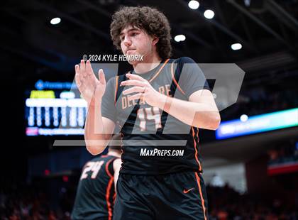 Thumbnail 1 in St. Ignatius vs. Hayes (OHSAA Division II Semifinal) photogallery.
