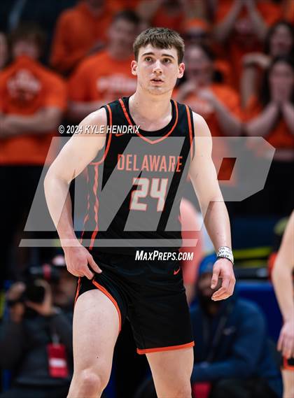 Thumbnail 2 in St. Ignatius vs. Hayes (OHSAA Division II Semifinal) photogallery.