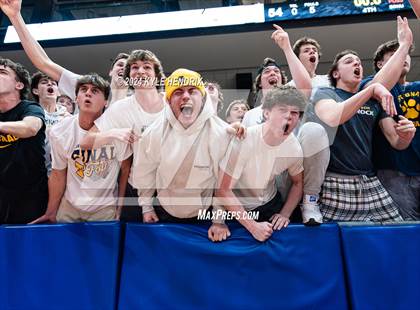 Thumbnail 2 in St. Ignatius vs. Hayes (OHSAA Division II Semifinal) photogallery.