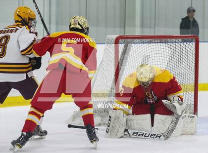 Thumbnail 3 in Bergen Catholic vs Summit (Ice Vault Classic) photogallery.