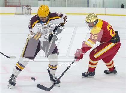 Thumbnail 3 in Bergen Catholic vs Summit (Ice Vault Classic) photogallery.