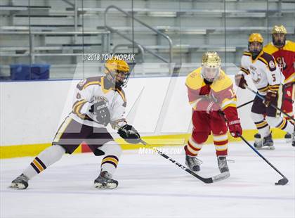 Thumbnail 3 in Bergen Catholic vs Summit (Ice Vault Classic) photogallery.