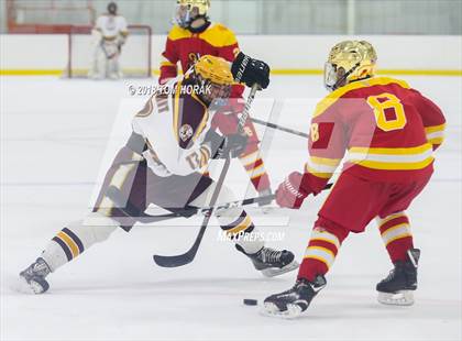 Thumbnail 2 in Bergen Catholic vs Summit (Ice Vault Classic) photogallery.