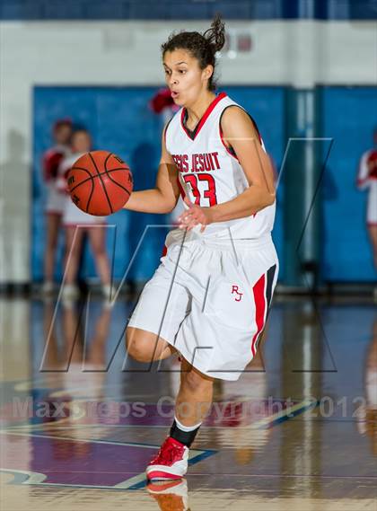 Thumbnail 3 in Regis Jesuit vs. Mullen photogallery.