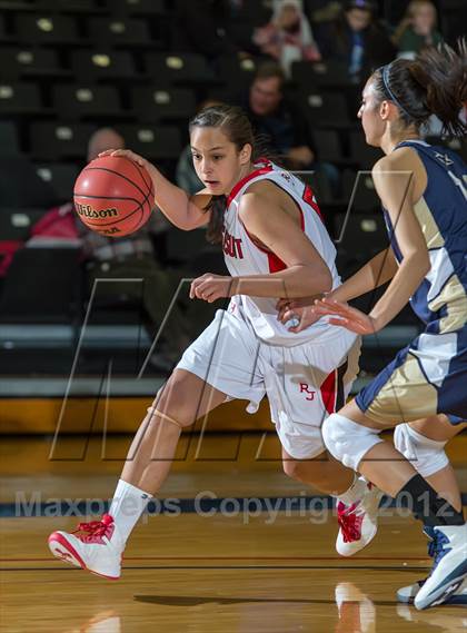 Thumbnail 1 in Regis Jesuit vs. Mullen photogallery.