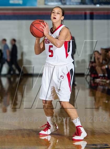 Thumbnail 2 in Regis Jesuit vs. Mullen photogallery.