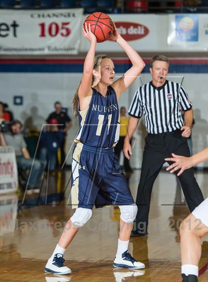 Thumbnail 2 in Regis Jesuit vs. Mullen photogallery.