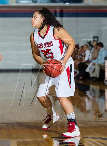 Thumbnail 1 in Regis Jesuit vs. Mullen photogallery.
