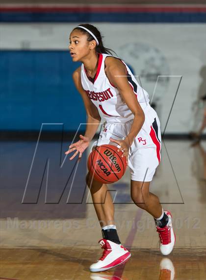 Thumbnail 1 in Regis Jesuit vs. Mullen photogallery.