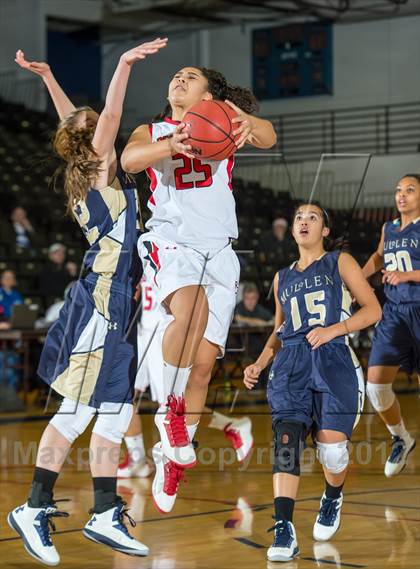 Thumbnail 3 in Regis Jesuit vs. Mullen photogallery.