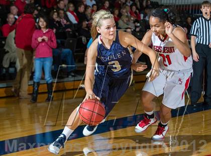Thumbnail 3 in Regis Jesuit vs. Mullen photogallery.