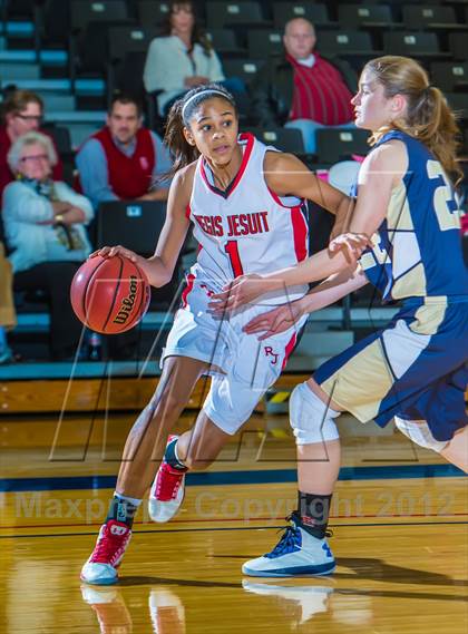 Thumbnail 1 in Regis Jesuit vs. Mullen photogallery.