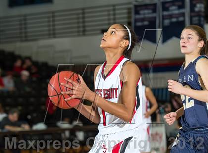 Thumbnail 3 in Regis Jesuit vs. Mullen photogallery.