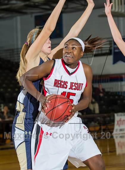 Thumbnail 3 in Regis Jesuit vs. Mullen photogallery.