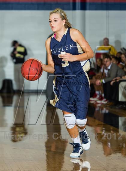 Thumbnail 2 in Regis Jesuit vs. Mullen photogallery.