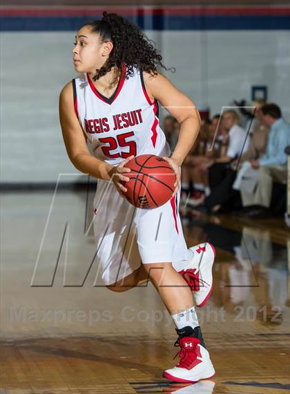 Thumbnail 2 in Regis Jesuit vs. Mullen photogallery.