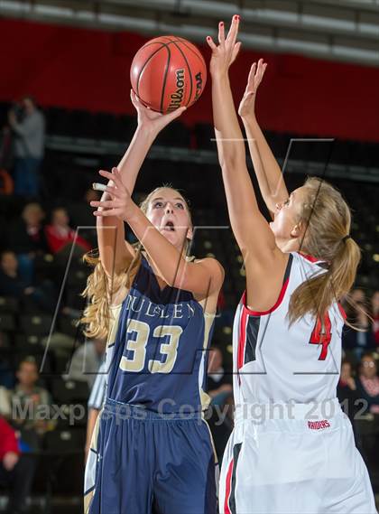 Thumbnail 3 in Regis Jesuit vs. Mullen photogallery.