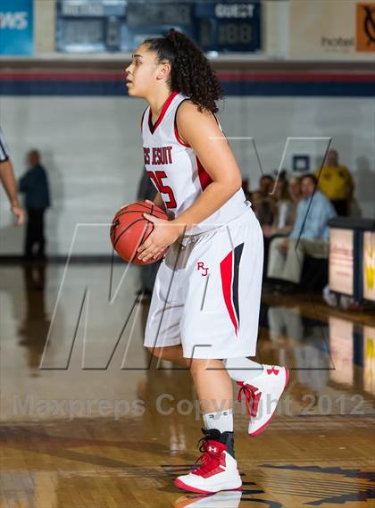 Thumbnail 1 in Regis Jesuit vs. Mullen photogallery.