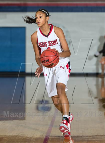 Thumbnail 2 in Regis Jesuit vs. Mullen photogallery.