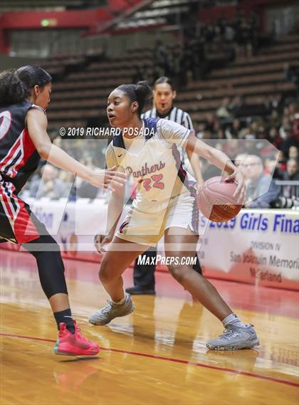Thumbnail 2 in McFarland vs. San Joaquin Memorial (CIF CS D IV Final) photogallery.
