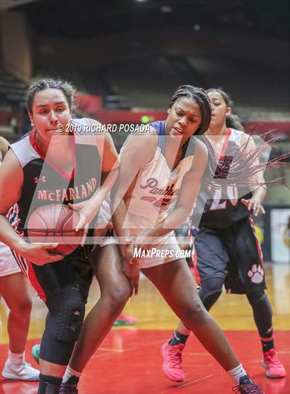 Thumbnail 1 in McFarland vs. San Joaquin Memorial (CIF CS D IV Final) photogallery.