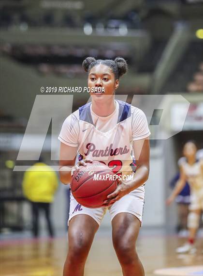 Thumbnail 1 in McFarland vs. San Joaquin Memorial (CIF CS D IV Final) photogallery.