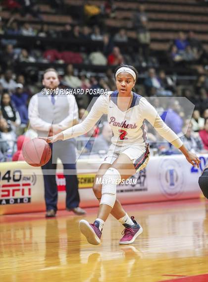 Thumbnail 3 in McFarland vs. San Joaquin Memorial (CIF CS D IV Final) photogallery.