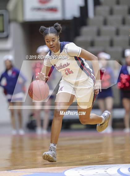Thumbnail 3 in McFarland vs. San Joaquin Memorial (CIF CS D IV Final) photogallery.