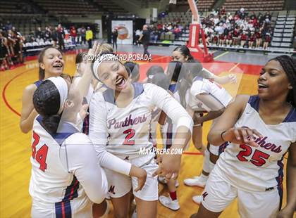 Thumbnail 2 in McFarland vs. San Joaquin Memorial (CIF CS D IV Final) photogallery.