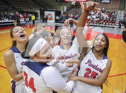 Thumbnail 2 in McFarland vs. San Joaquin Memorial (CIF CS D IV Final) photogallery.