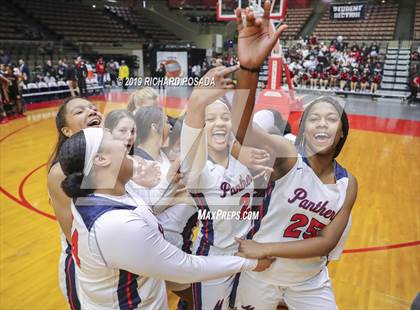 Thumbnail 3 in McFarland vs. San Joaquin Memorial (CIF CS D IV Final) photogallery.