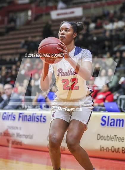 Thumbnail 2 in McFarland vs. San Joaquin Memorial (CIF CS D IV Final) photogallery.