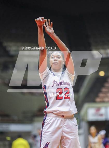 Thumbnail 2 in McFarland vs. San Joaquin Memorial (CIF CS D IV Final) photogallery.