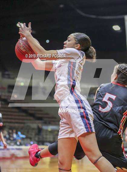 Thumbnail 3 in McFarland vs. San Joaquin Memorial (CIF CS D IV Final) photogallery.