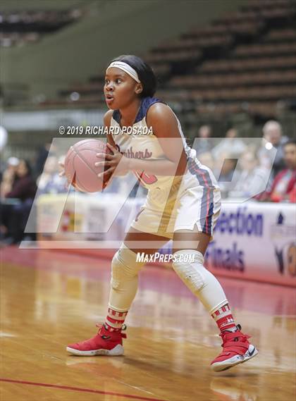 Thumbnail 2 in McFarland vs. San Joaquin Memorial (CIF CS D IV Final) photogallery.