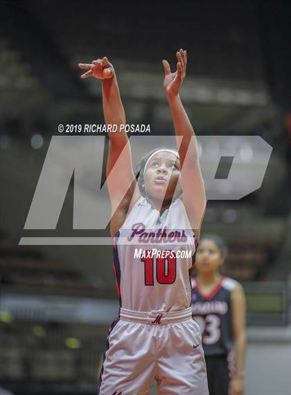 Thumbnail 3 in McFarland vs. San Joaquin Memorial (CIF CS D IV Final) photogallery.