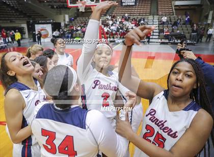 Thumbnail 3 in McFarland vs. San Joaquin Memorial (CIF CS D IV Final) photogallery.