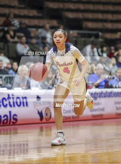 Thumbnail 2 in McFarland vs. San Joaquin Memorial (CIF CS D IV Final) photogallery.