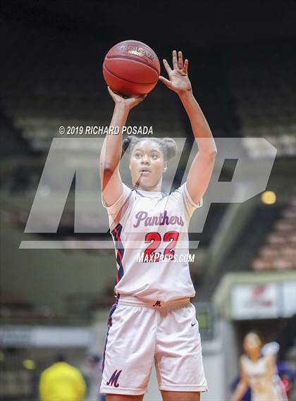 Thumbnail 3 in McFarland vs. San Joaquin Memorial (CIF CS D IV Final) photogallery.