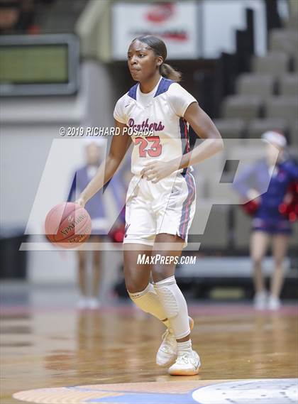 Thumbnail 3 in McFarland vs. San Joaquin Memorial (CIF CS D IV Final) photogallery.
