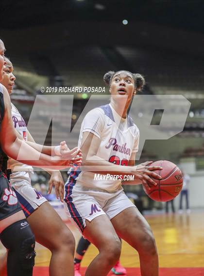 Thumbnail 2 in McFarland vs. San Joaquin Memorial (CIF CS D IV Final) photogallery.