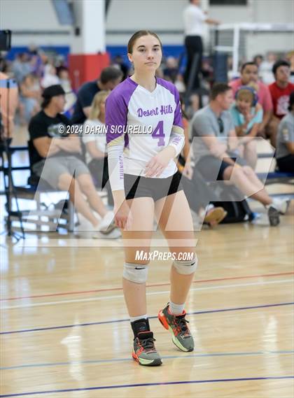 Thumbnail 1 in Desert Hills vs. Monument Valley (Nike TOC Southwest) photogallery.