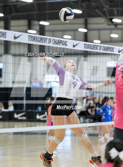 Thumbnail 3 in Desert Hills vs. Monument Valley (Nike TOC Southwest) photogallery.