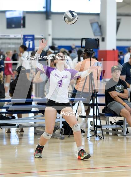 Thumbnail 2 in Desert Hills vs. Monument Valley (Nike TOC Southwest) photogallery.