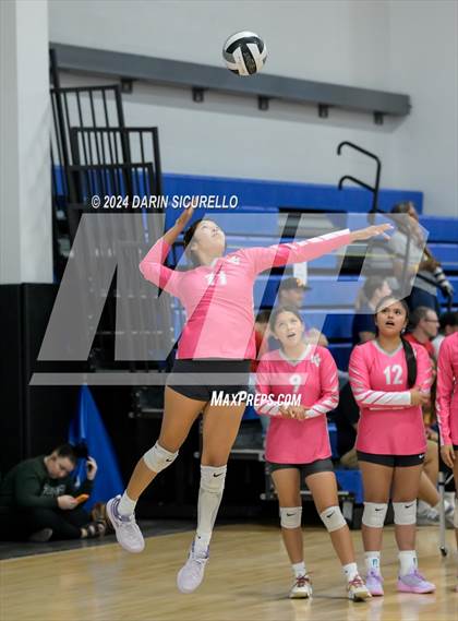 Thumbnail 1 in Desert Hills vs. Monument Valley (Nike TOC Southwest) photogallery.
