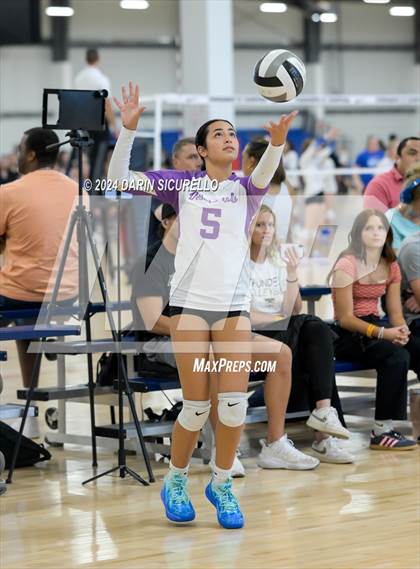 Thumbnail 2 in Desert Hills vs. Monument Valley (Nike TOC Southwest) photogallery.
