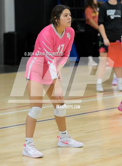 Thumbnail 1 in Desert Hills vs. Monument Valley (Nike TOC Southwest) photogallery.